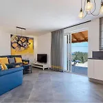 度假居 Lovely Home In Tkon With House A Panoramic View