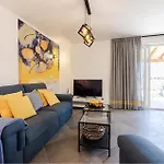 度假居 Lovely Home In Tkon With House A Panoramic View