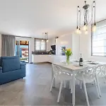 Lovely Home In Tkon With House A Panoramic View * 特孔