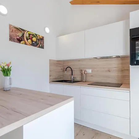 3 Bedroom Stunning In *