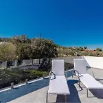 3 Bedroom Stunning In * Tkon