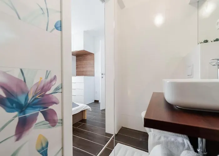 3 Bedroom Stunning In 펜션 트콘