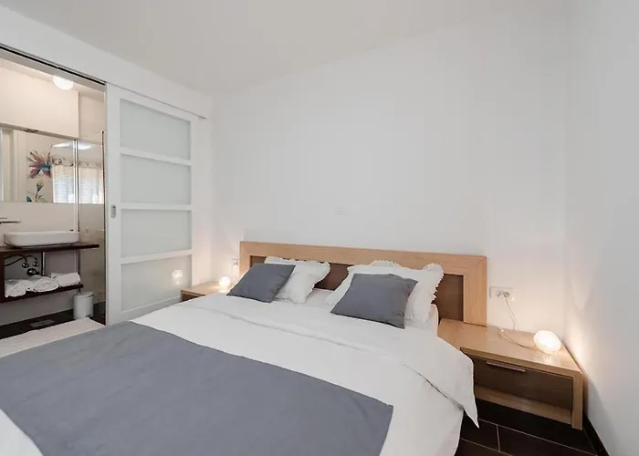 3 Bedroom Stunning In 펜션