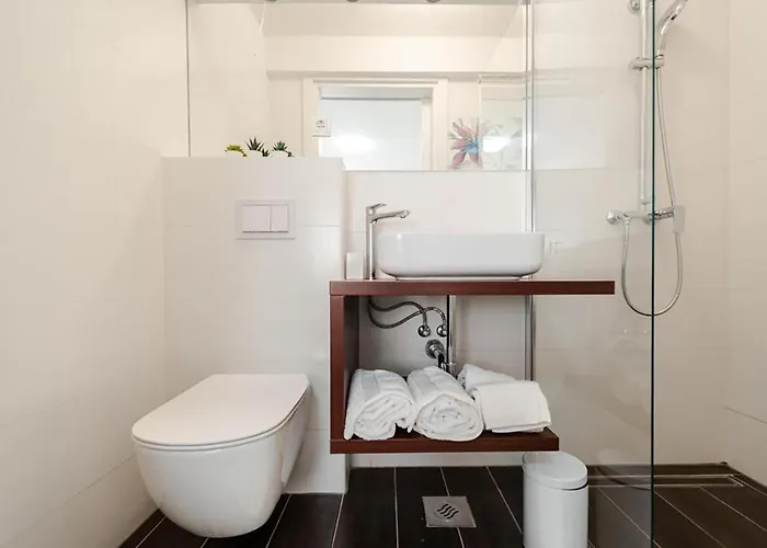 3 Bedroom Stunning In * 트콘
