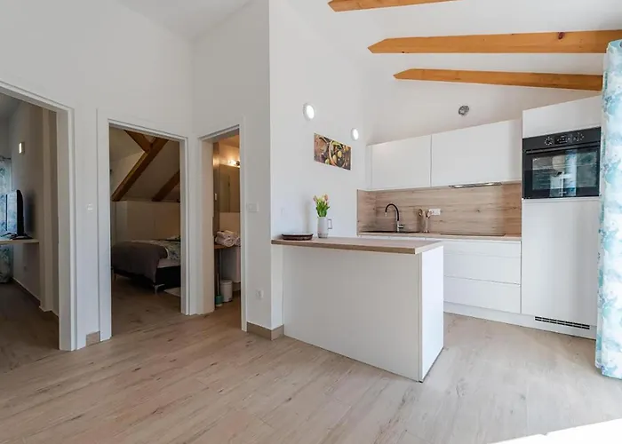 3 Bedroom Stunning In *
