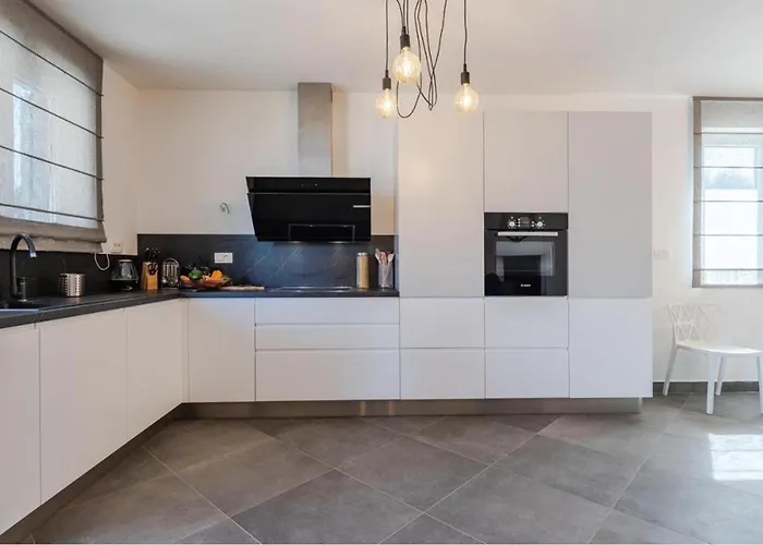 3 Bedroom Stunning In *