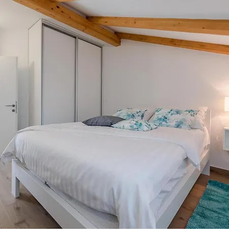 Lovely In With House A Panoramic View *