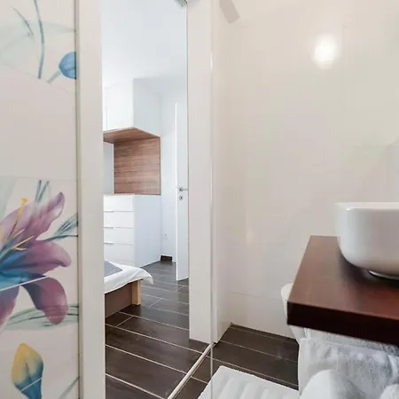 3 Bedroom Stunning In Casa vacanze Tkon