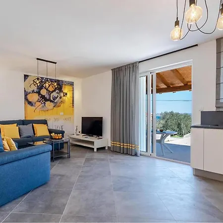 Semesterbostad Lovely In With House A Panoramic View