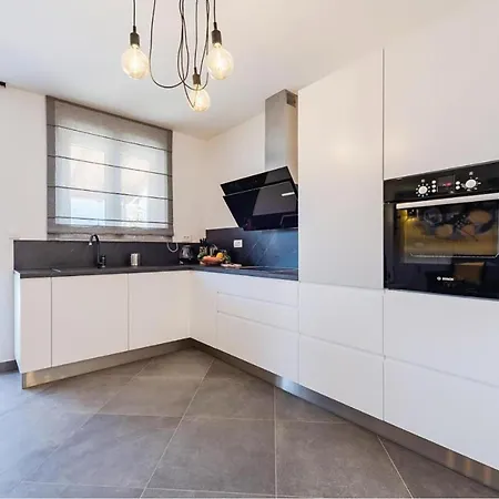 Lovely In With House A Panoramic View Semesterbostad
