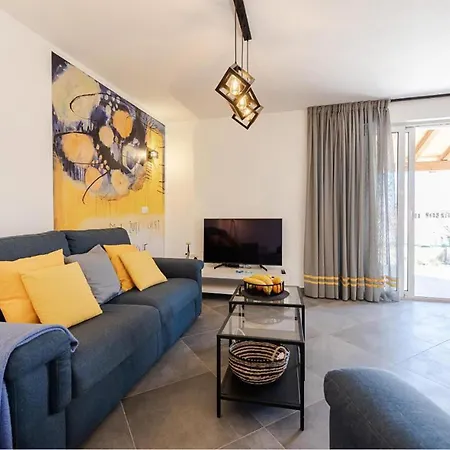 Semesterbostad Lovely In With House A Panoramic View