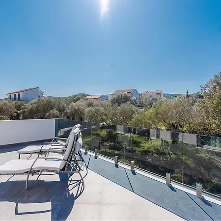 Lovely In With House A Panoramic View Semesterbostad