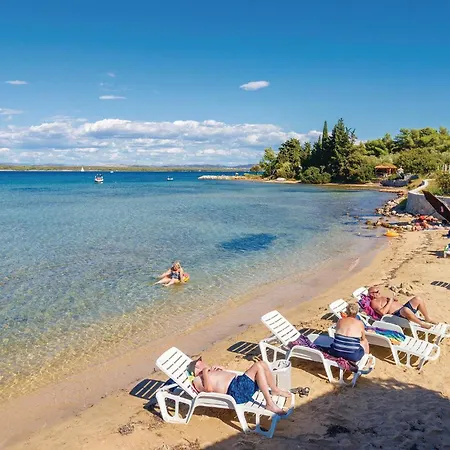 3 Bedroom Stunning In Casa vacanze Tkon